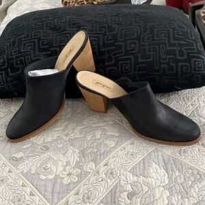 Women shoes, size 7,5, Paul Green, NWOT.